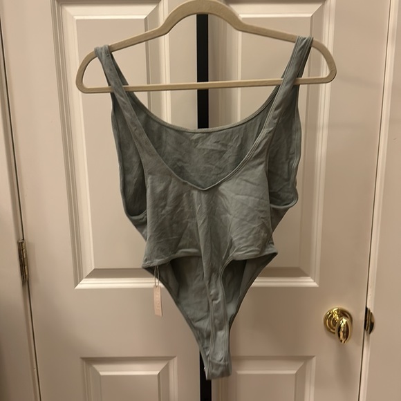 SKIMS Low Back Thong Bodysuit in Lagoon (RARE) NEW - Picture 6 of 10